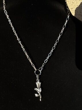 Rose Pendant Necklace - Elegant Floral Chain